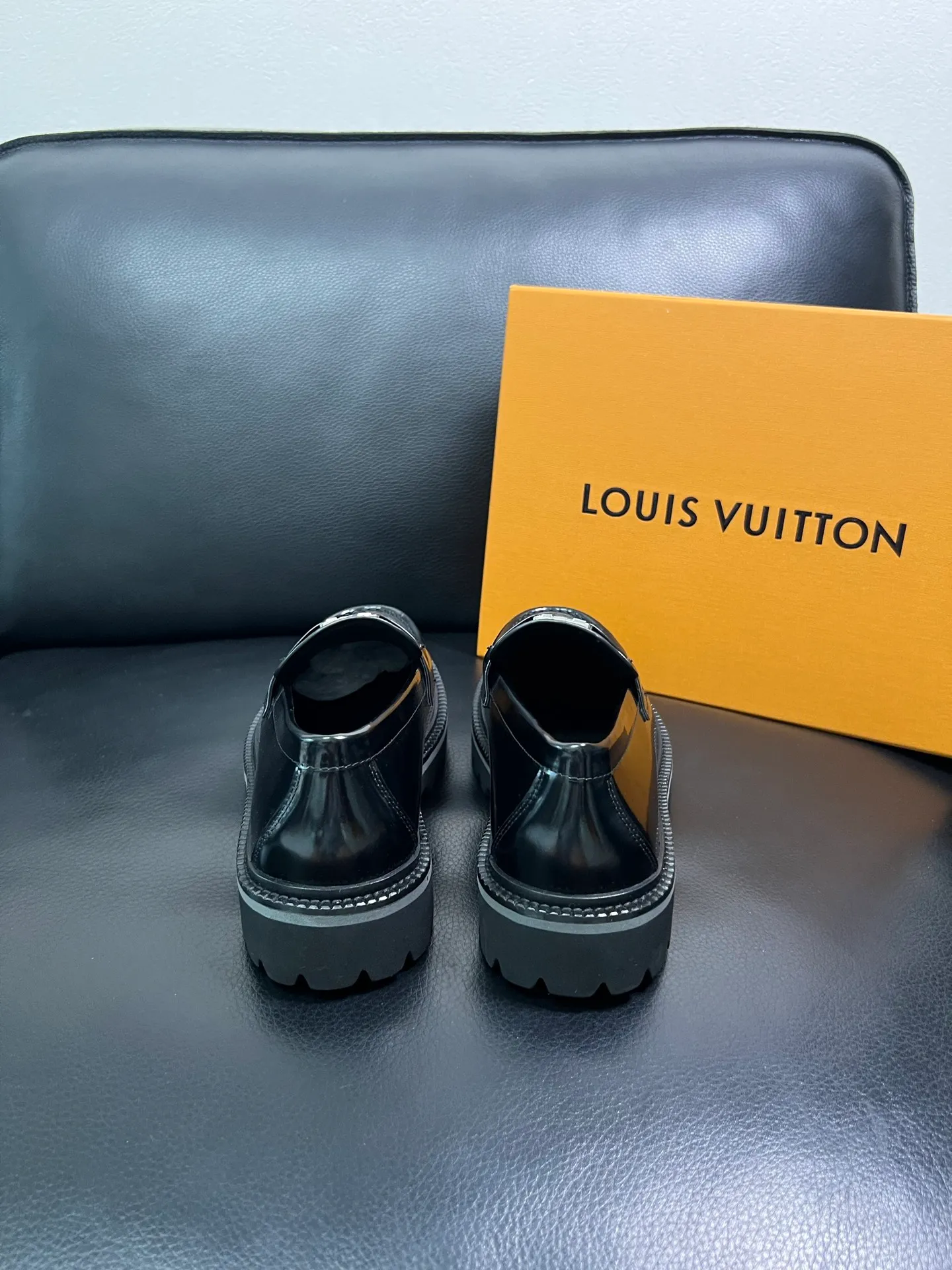 Men's shoes 💰780 Lv top purchasing Louis Vuitton leather shoes counter synchronization, uppers imported from Italy, imported water-dyed cowhide lining, soles: original soles specially provided by the original factory, original factory follow-up goods, high quality, welcome to compare, code number 38-44 (customized 45) 85842